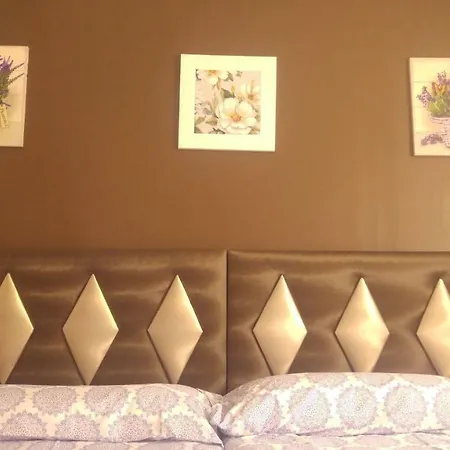 Hospederia V Centenario Hostel Εστεπόνα